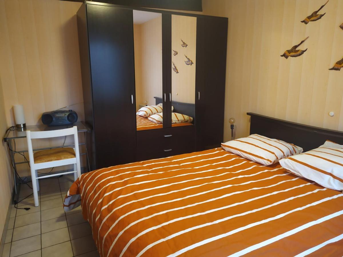 Chez Fabienne T1 Daire Le Breuil-sur-Couze Dış mekan fotoğraf