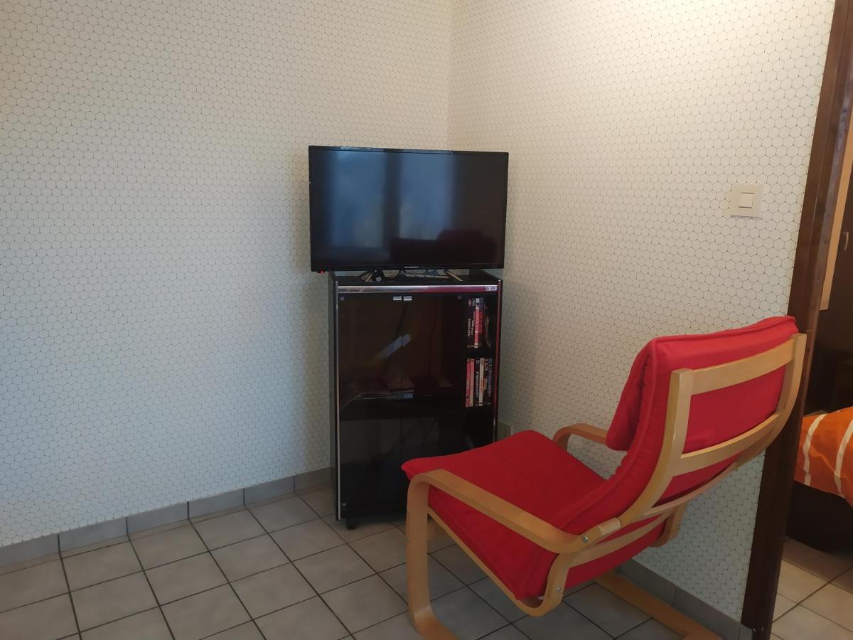 Chez Fabienne T1 Daire Le Breuil-sur-Couze Dış mekan fotoğraf