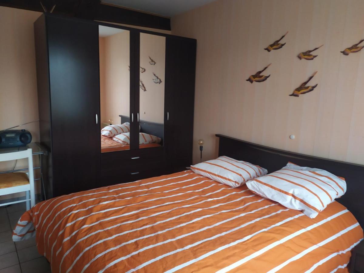 Chez Fabienne T1 Daire Le Breuil-sur-Couze Dış mekan fotoğraf